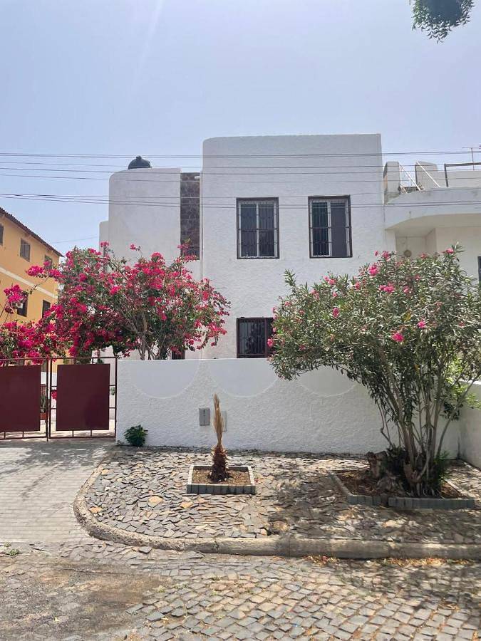 Chambre d’hôte pour 2 personnes, avec terrasse et jardin dans Praia - 4