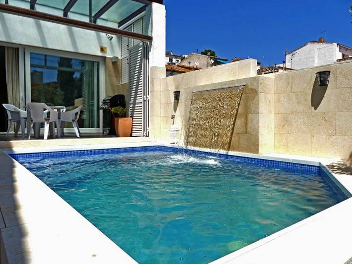 Location de vacances pour 11 personnes, avec piscine ainsi que jardin et vue à Colera - 2