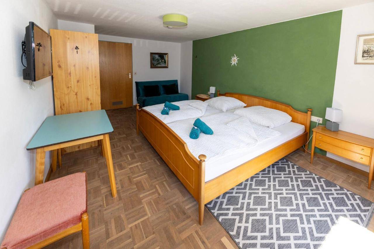 Goldiger Hirsch B&B mit Gemeinschaftsküche in Immenstadt, Bayerisch Schwaben