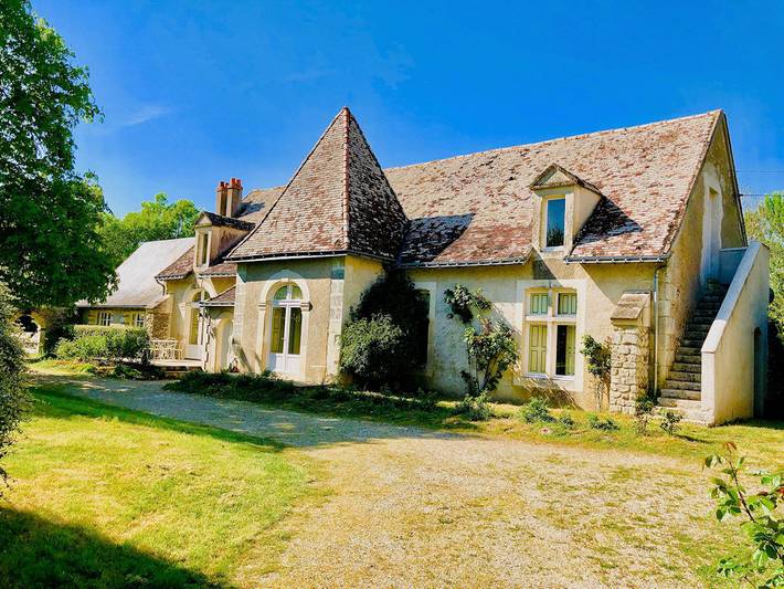 Gîte pour 7 personnes, avec terrasse ainsi que jardin et piscine
