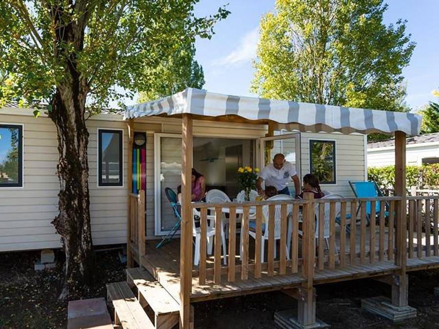 Camping Le Bois Soleil - Mobilhome 8 personnes - Mobil-home Sable 40m² (4 chambres) + Tv + Terrasse couverte (+ de 8 ans) 8 pers in Olonne-sur-Mer, Les Sables-d'Olonne