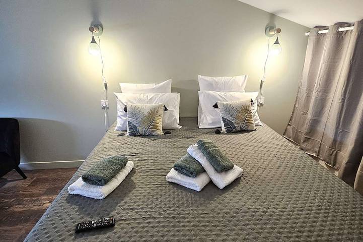 Location de vacances pour 6 personnes, avec piscine ainsi que jardin et terrasse à Sainte-Soulle - 2