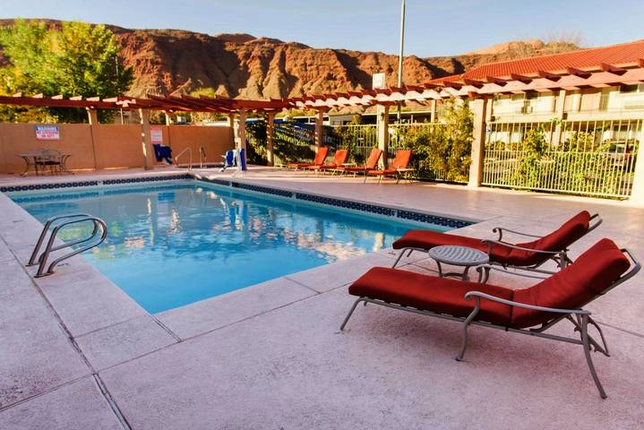 Hôtel pour 4 personnes, avec jacuzzi et piscine, animaux acceptés