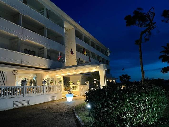 Appartamento, con Terrazza e Giardino nonché Piscina e Panorama a Baia Domizia