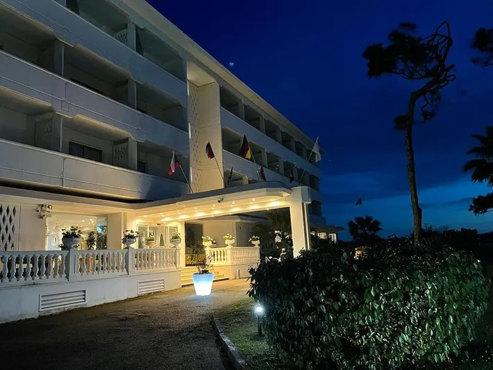 Hotel para 4 personas, con piscina además de jardín y vistas, Se admiten mascotas - 1
