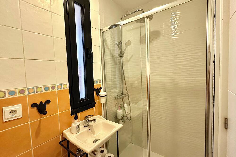 Habitacion con baño privada en casa particular, entrada independiente in San Sebastián, Costa Vasca