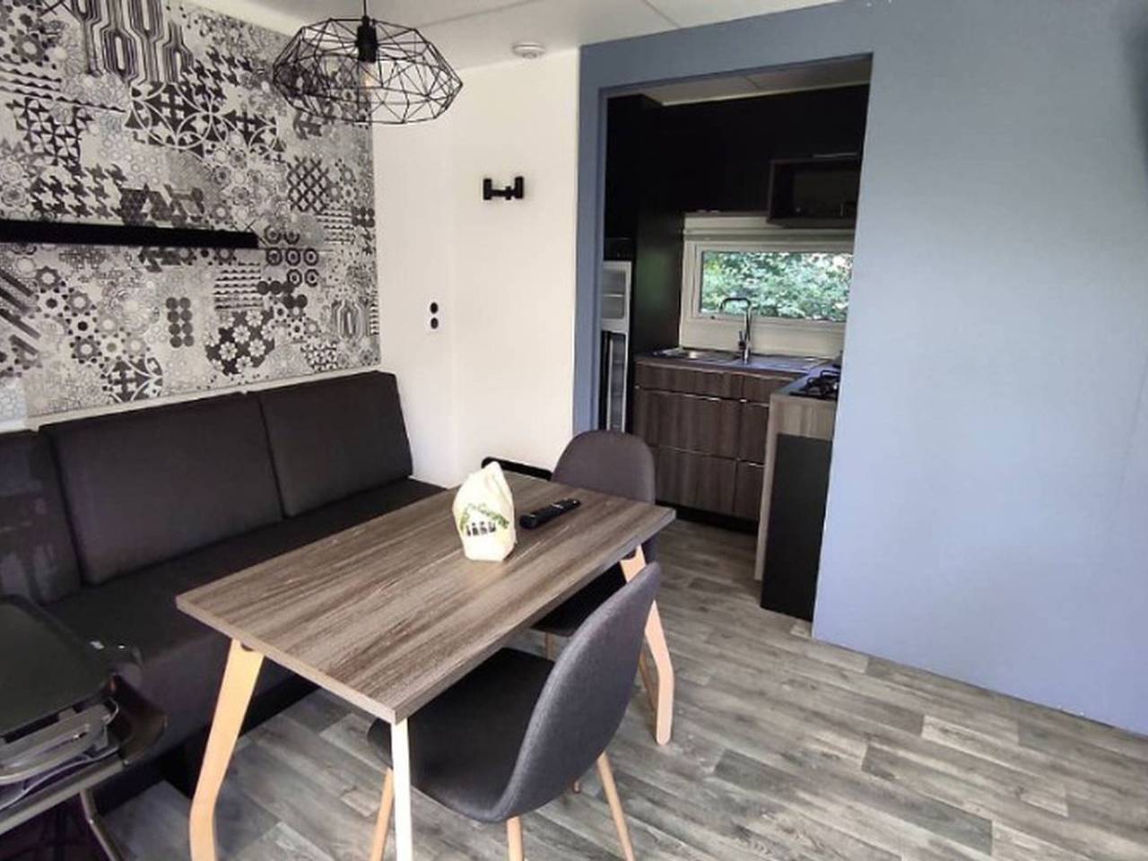 Cozy mobile home with terrace for 2 people in Challes-les-Eaux, Chambéry region