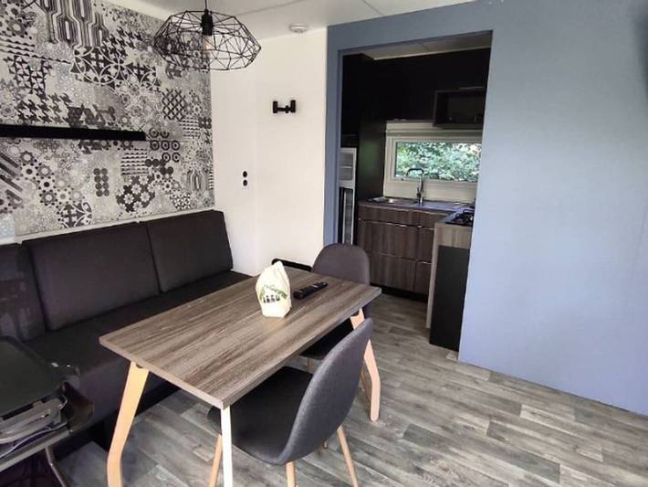 Mobil home pour 2 personnes, avec terrasse, animaux acceptés dans Office De Tourisme Challes Les Eaux - 2