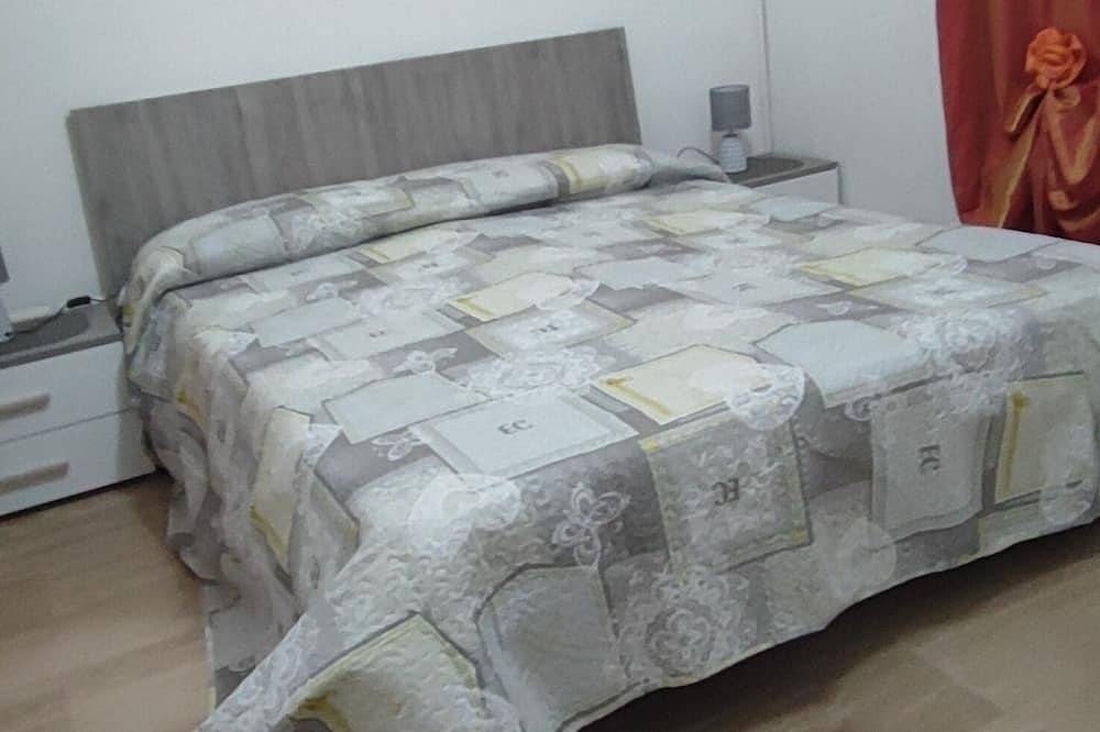 The Sunflower, whole house 5 minutes from Museum, Cathedral, beach and movida in Reggio Calabria, Reggio Calabria Province