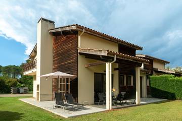 Villa pour 6 personnes, avec bassin pour enfant et terrasse ainsi que piscine et jardin, animaux acceptés en Gironde