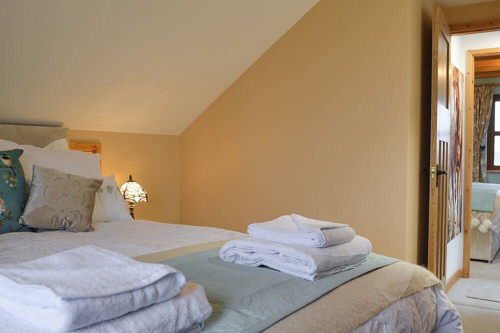 2 bedroom accommodation in Baswick, near Driffield in Brandesburton, East Riding of Yorkshire