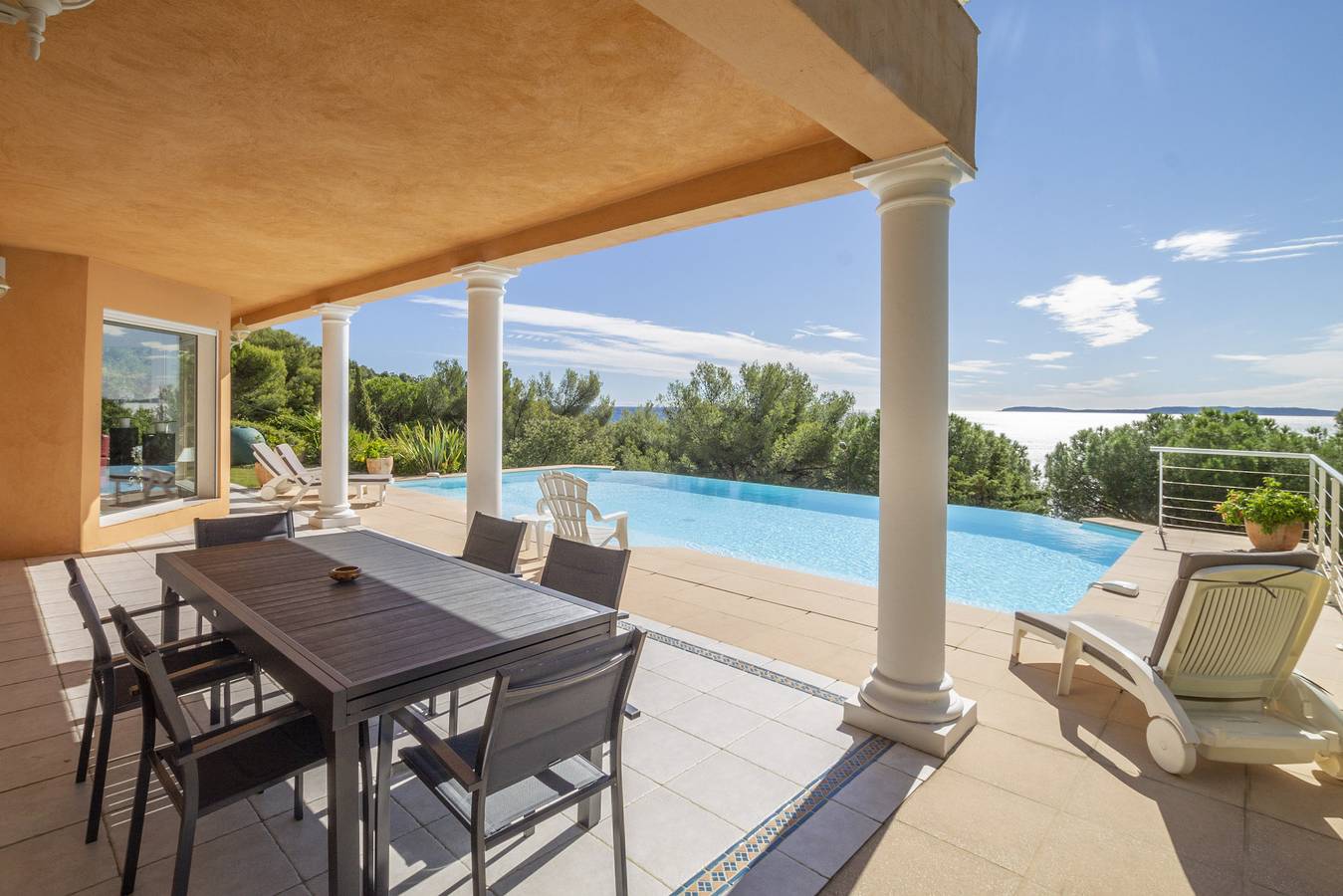 Villa Lili Rose (12p) with pool in Le Lavandou in Plage d'Aiguebelle, Le Lavandou