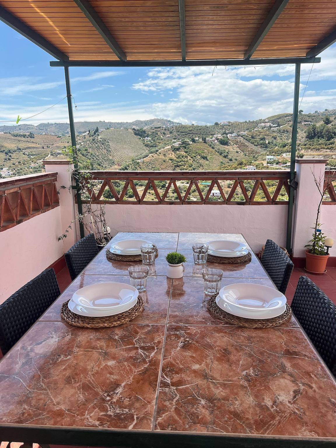 Casa vacacional 'Carmela' con vistas a la montaña, Wi-Fi y aire acondicionado in Frigiliana Road, Frigiliana