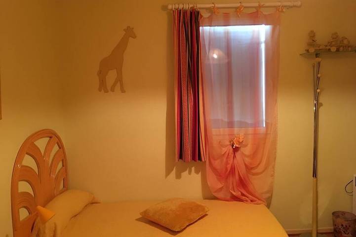 Location de vacances pour 5 personnes, avec terrasse ainsi que jardin et piscine à Calvisson - 4