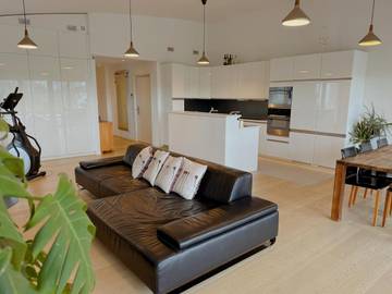 Gîte pour 8 personnes, avec balcon ainsi que vue sur le lac et vue à Hauterive