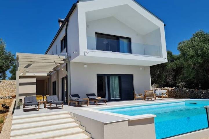 Ferienhaus für 8 Personen, mit Balkon und Garten in Novalja