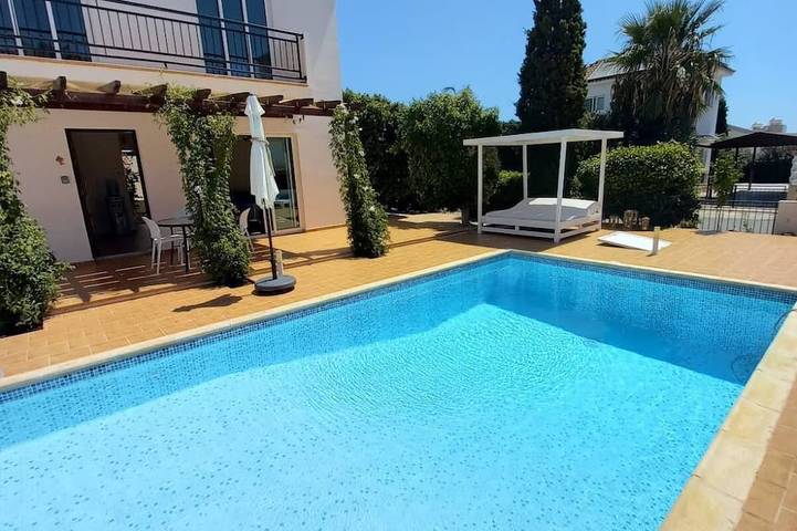 Villa für 5 Personen, mit Whirlpool und Garten sowie Terrasse in Ayia Napa