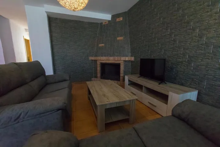 Ferienhaus für 6 Personen, mit Terrasse und Pool sowie Garten - 1