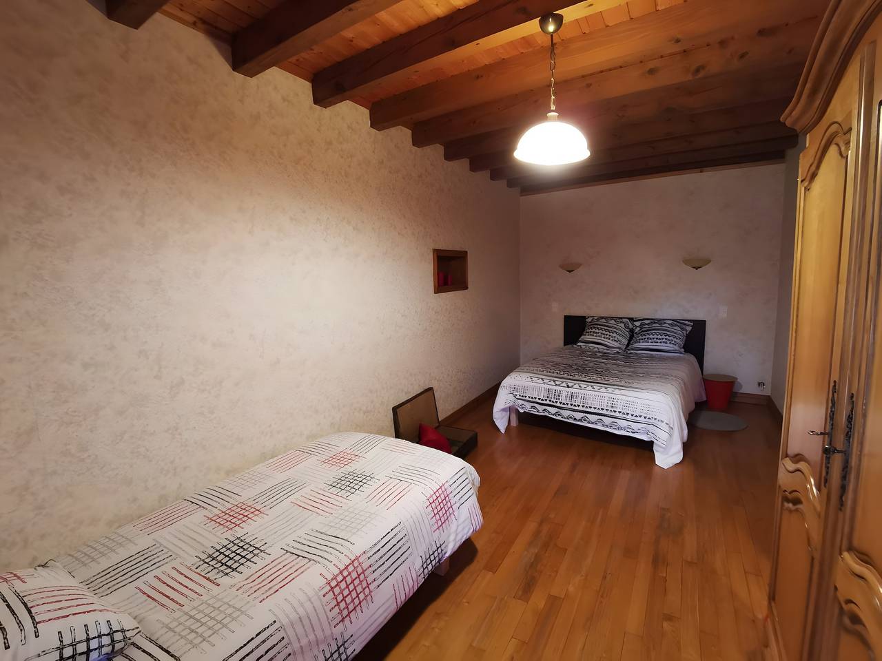 Gîte du platane, pour 14 personnes in Haute-Loire