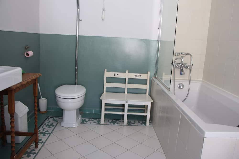 Entire apartment, Zéphyr - Romantic apartment 4 people in Barjac, Alès region