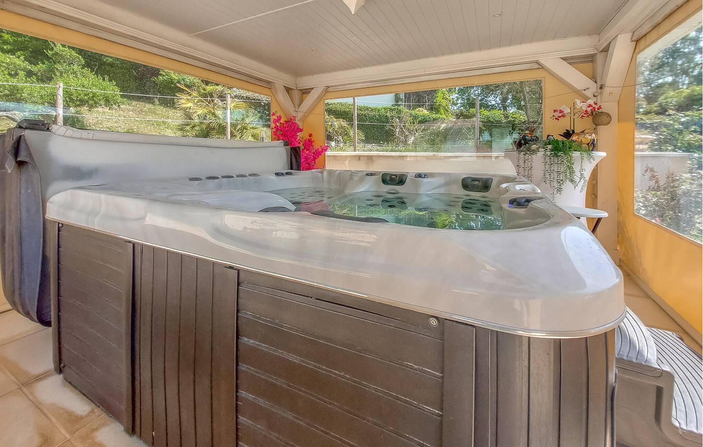 Appartement confortable avec piscine et jardin, à 2 km du centre-ville de Fougueyrolles in Saint-Antoine-de-Breuilh, Périgord Pourpre