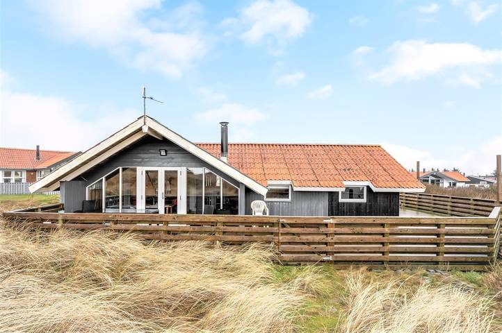 Ferieudlejning for 6 personer, med Jacuzzi og Terrasse samt Sauna i Haurvig