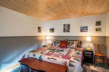Log Cabin for 2 Guests in Mount Baker-Snoqualmie National Forest, Washington, Picture 3