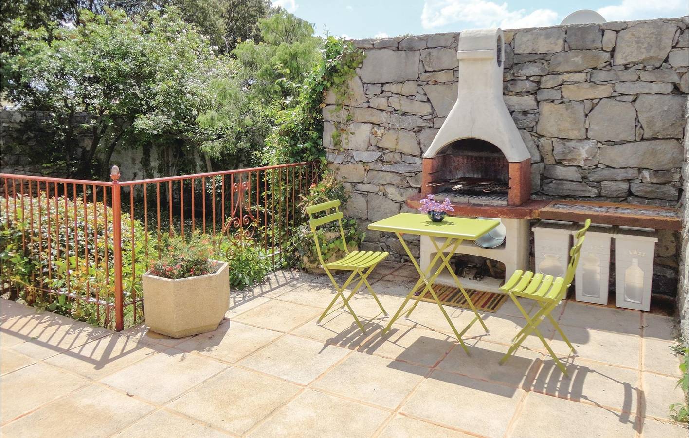 Cazevieille Appartement met tuin en faciliteiten in Cazevieille, Montpellier en omgeving