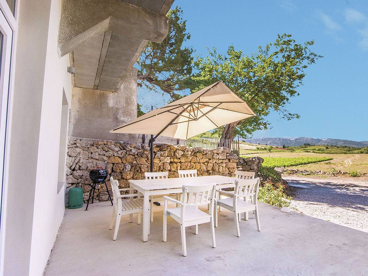 Appartement entier, Lavish Apartment in Villesèque-des-Corbières with Terrace in Villesèque-des-Corbières, Côte méditerranéenne (France)