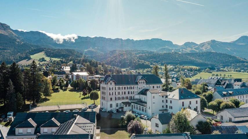 Hôtel pour 3 personnes, avec terrasse ainsi que sauna et jardin