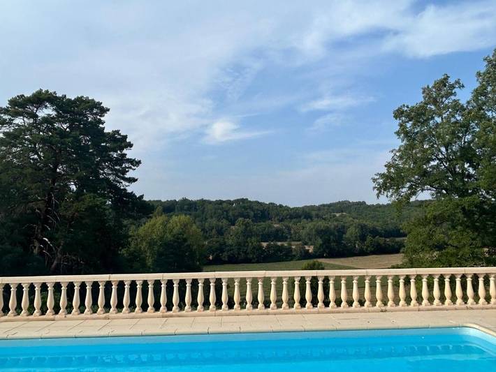 Location de vacances pour 4 personnes, avec piscine ainsi que vue et jardin à Liorac-sur-Louyre - 3