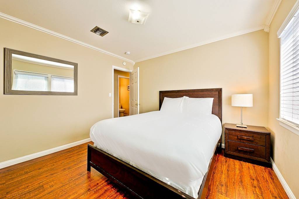 Spacious home with a private hot tub & enclosed yard - just minutes from Disney in Anaheim, Orange County