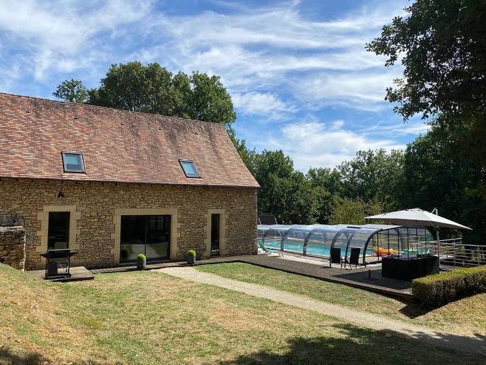 Location de vacances pour 8 personnes, avec piscine et terrasse à Saint-Amand-de-Coly - 3