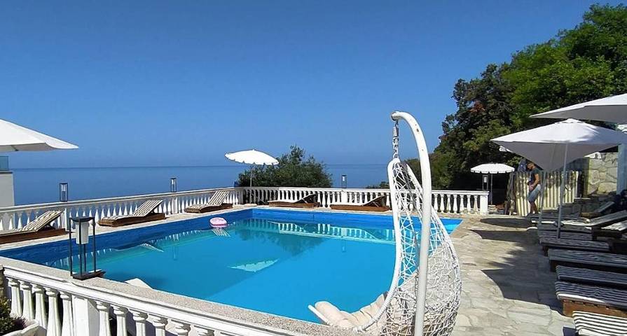 Chambre d’hôte pour 2 personnes, avec Terrasse et Jardin ainsi que Bassin pour enfant et Piscine