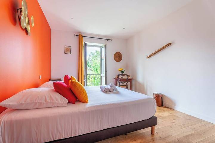 Location de vacances pour 14 personnes, avec jardin et balcon à Dardilly - 2