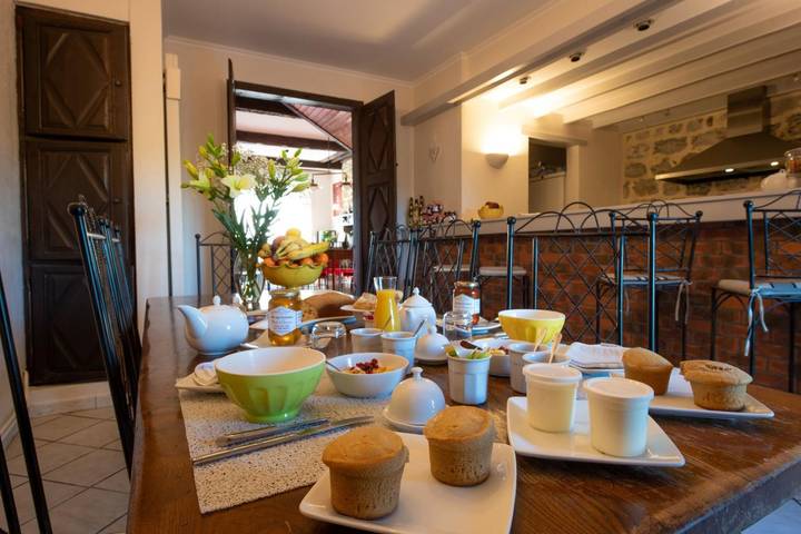 Chambre d’hôte pour 4 personnes avec terrasse in Oloron-Sainte-Marie, Béarn