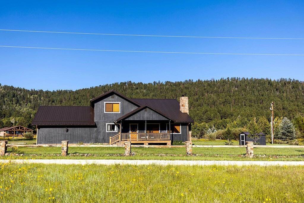 'Whispering Hollow Lodge' on Greer Main St! in Greer, Apache County