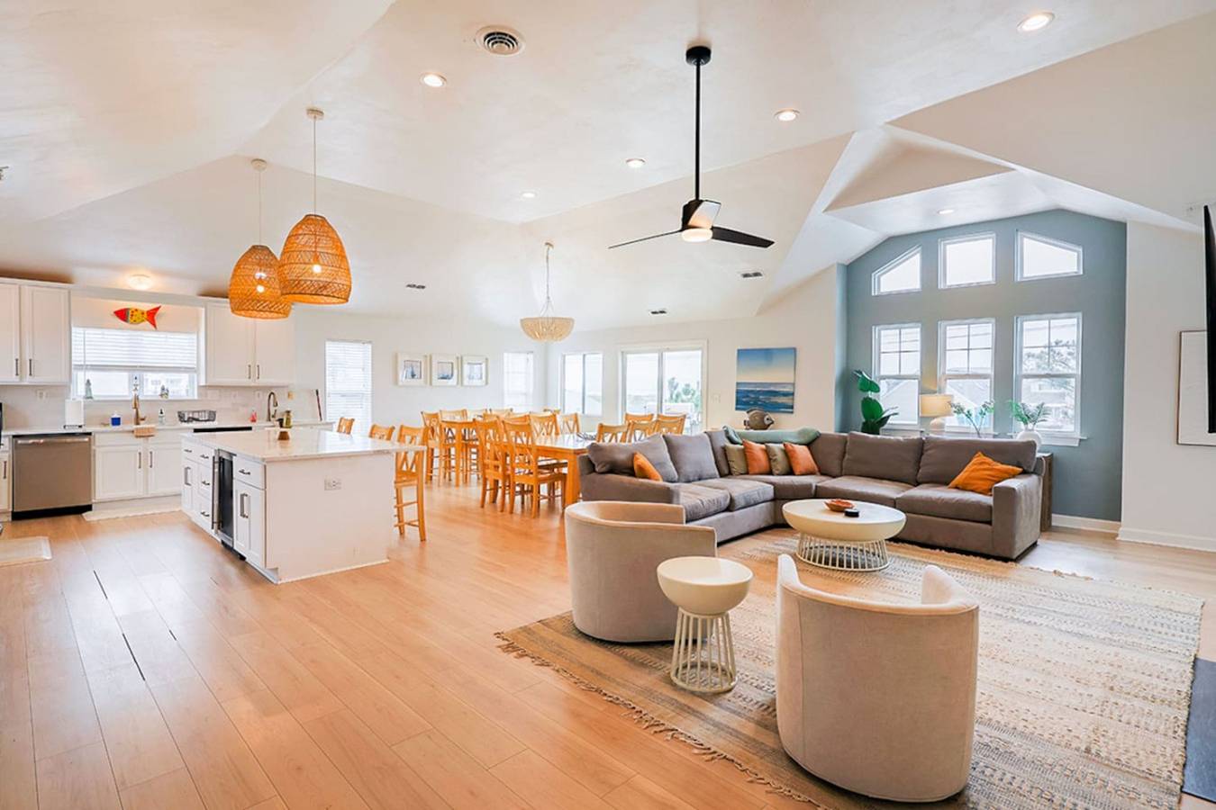 9Br Ocean Estate • Pool • Hot Tub, 350 Ft to Beach in Sandbridge Beach, Sandbridge