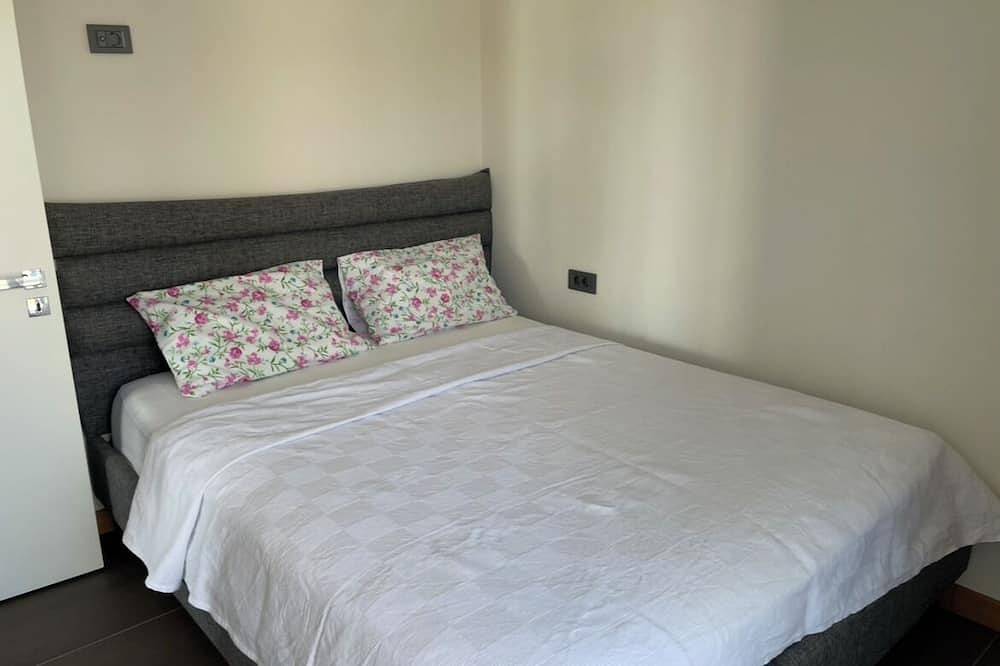 3-bedroom villa in charming Çeşme with cool Ac breeze in Cesme, Tyrkiske Ægæer