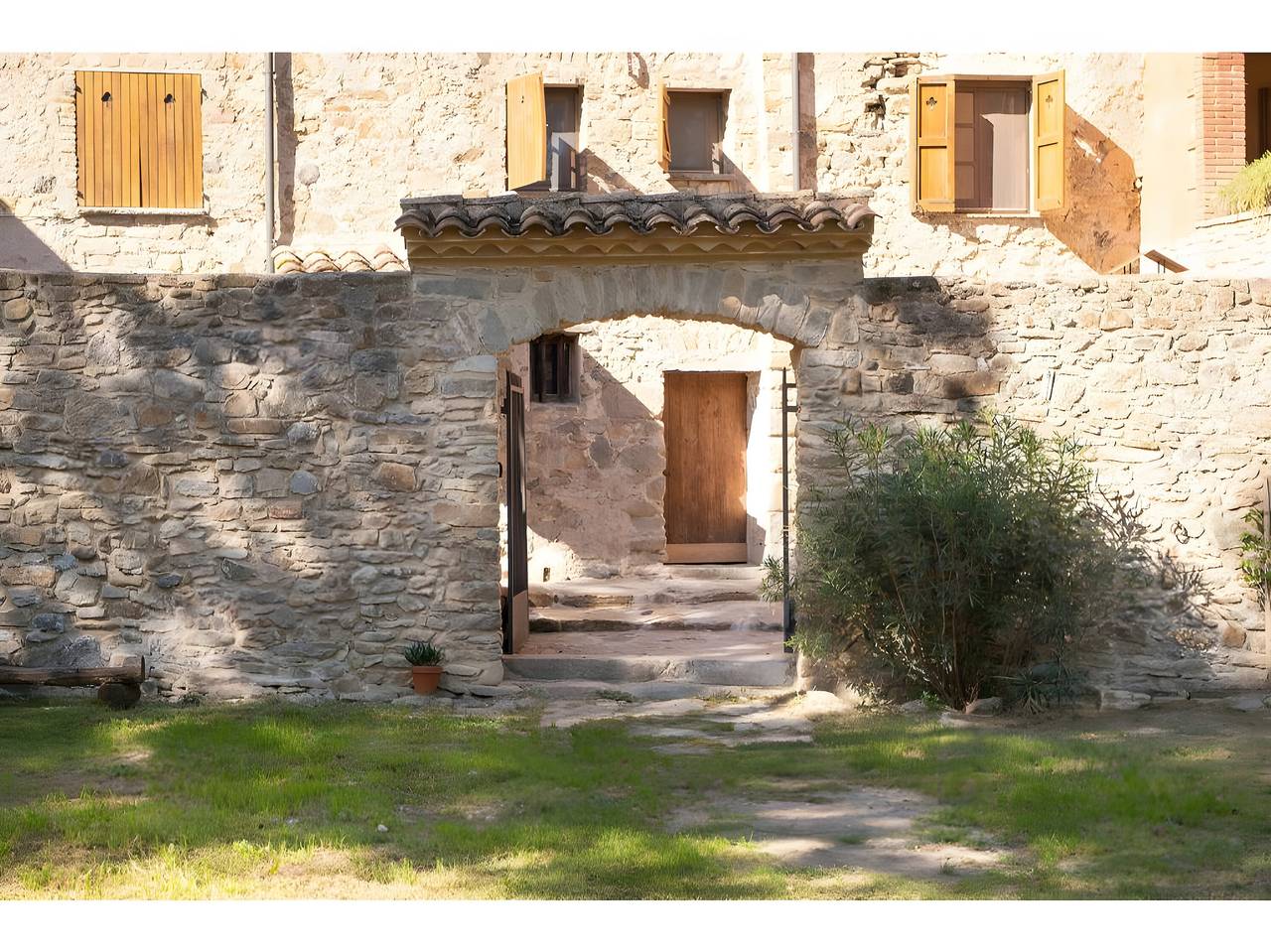Casa de vacaciones 'Lledoner' con vistas a la montaña, piscina compartida y Wi-Fi in Montagut y Oix, Garrotxa