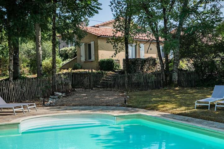 Location de vacances pour 6 personnes, avec jardin et terrasse à Sérignac