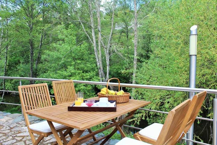 Casa de férias para 10 pessoas, com vista para o lago e jardim e ainda vista em Bragança
