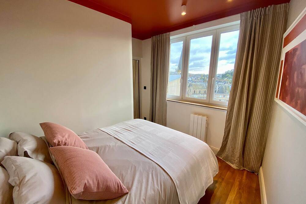Apartamento entero, Quatorze | Downtown • Luminous - Unobstructed view in Vire Normandie, Región de Vire