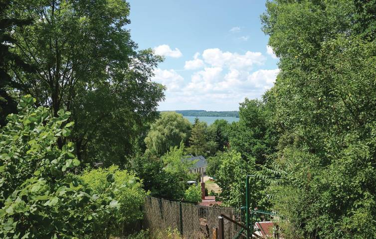 Modernes Appartement mit Terrasse & Parkplatz, Nähe See & Restaurant in Klein Nemerow, Groß Nemerow