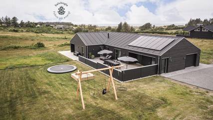 Ferienhaus für 14 Personen, mit Whirlpool und Balkon/Terrasse sowie Sauna in Skallerup Klit