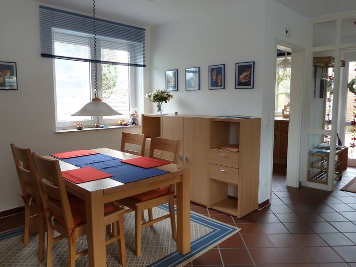 Ferienhaus 'Kleins Huus' mit gemeinsamer Terrasse, gemeinsamem Garten und Wi-Fi in Sahlenburg, Cuxhaven