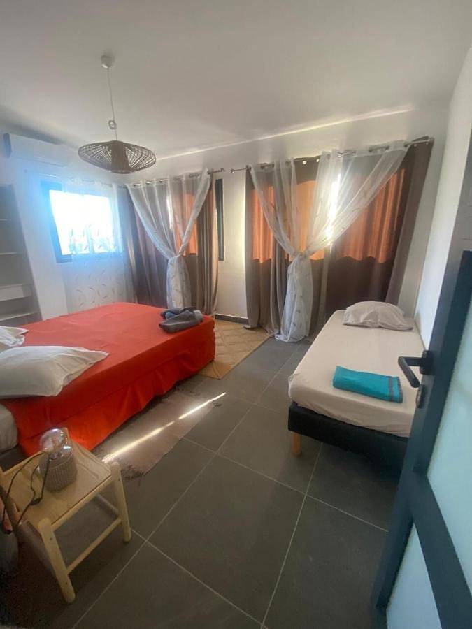 Location de vacances pour 10 personnes, avec terrasse et piscine à Les Trois-Bassins - 4