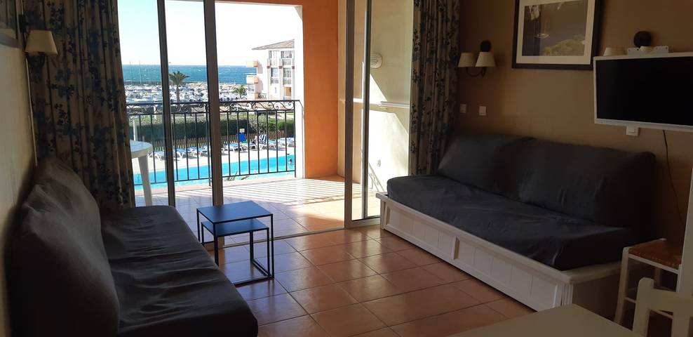 Gîte pour 4 personnes, avec terrasse et piscine dans La Coudoulière - 3
