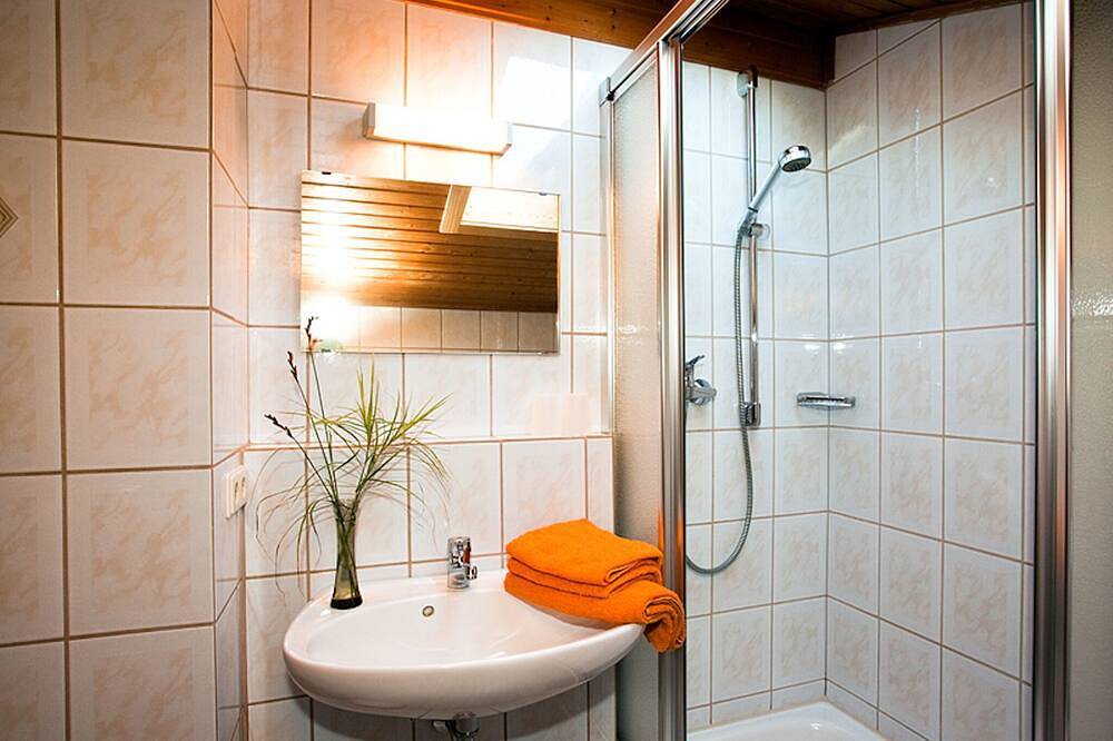 Ganze Wohnung, Ferienwohnung für 4 Personen mit Balkon, 2 Schlafzimmer, 70 m² in Inzell, Bayerische Alpen