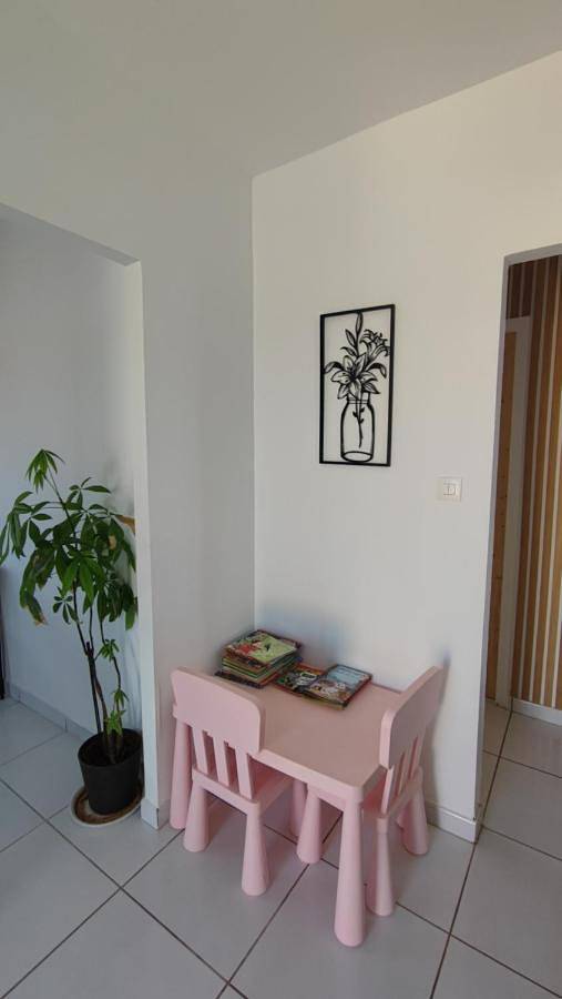 Gîte pour 6 personnes, avec terrasse à Uchaud - 3